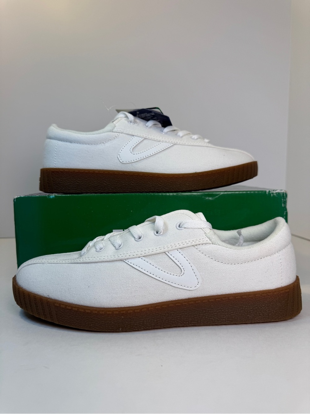 Tretorn nylite plus canvas sneakers women’s size 9
